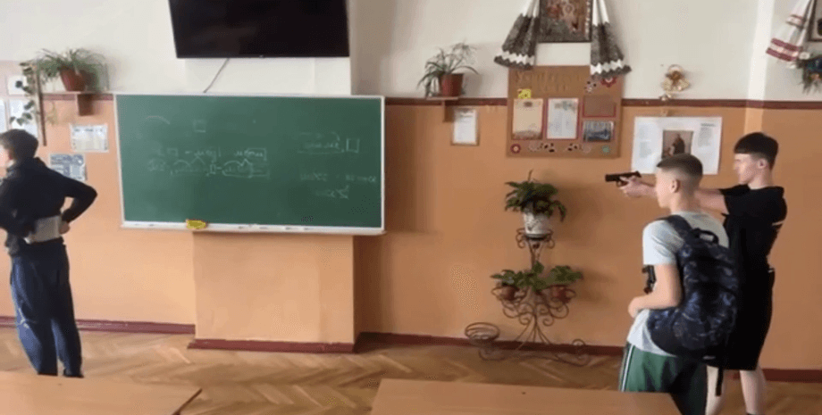 Стрельба в школе во Львове