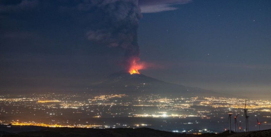 Вулкан Этна, Этна, вулкан, Сицилия, самый активный вулкан Европы, пробудился вулкан, пепел,