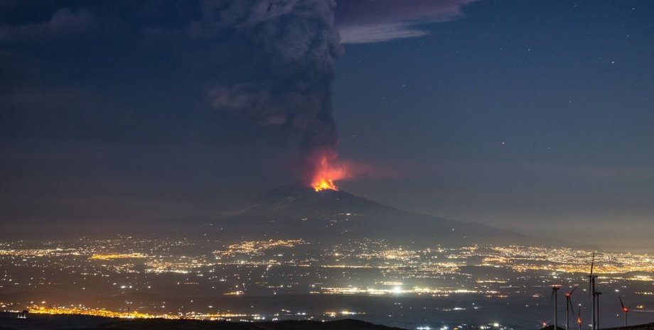 Вулкан Этна, Этна, вулкан, Сицилия, самый активный вулкан Европы, пробудился вулкан, пепел,