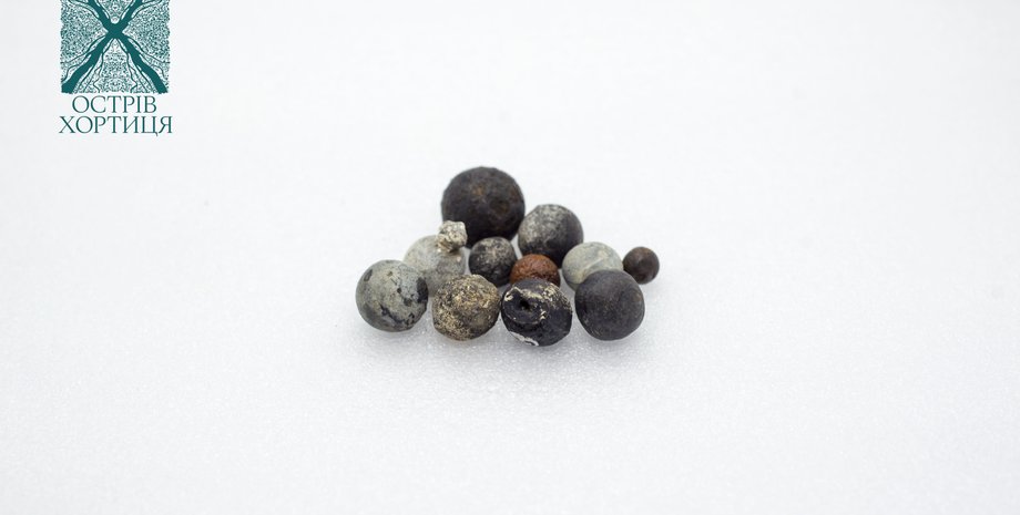 археологія, артефакти, Хортиця, острів, матеріал, археологи, цінності, археологічні об’єкти, предмети, знаряддя праці, експедиції, руйнування, кераміка, метал, дерево