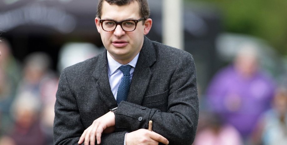 Саймон Боуз-Лайон, сексуальное домогательство