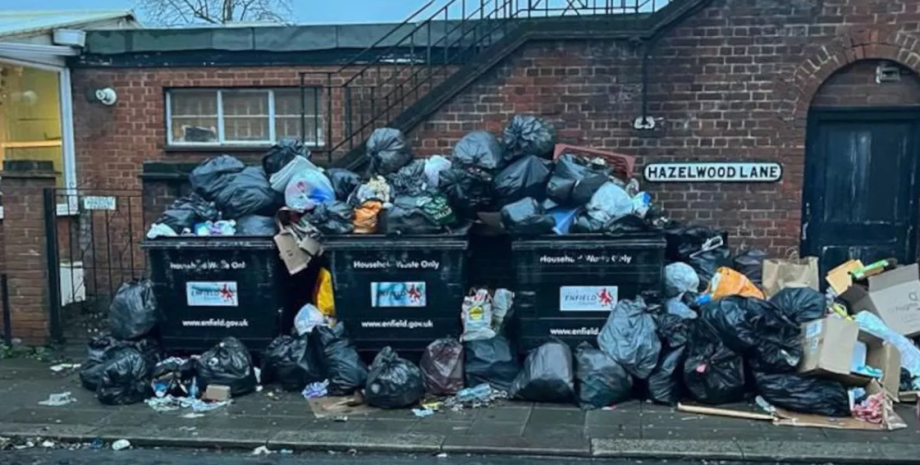 Скандал з вивозом сміття у Великій Британії, Енфілд, побутові відходи, протести, конфлікт влади і жителів