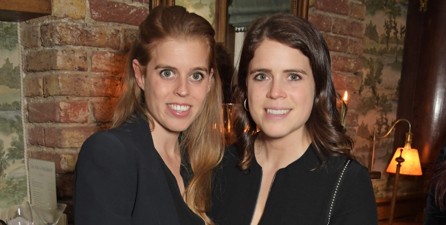 принцессы Беатрис и Евгения принцесса Беатрис, принцесса Евгения, светильник, стена