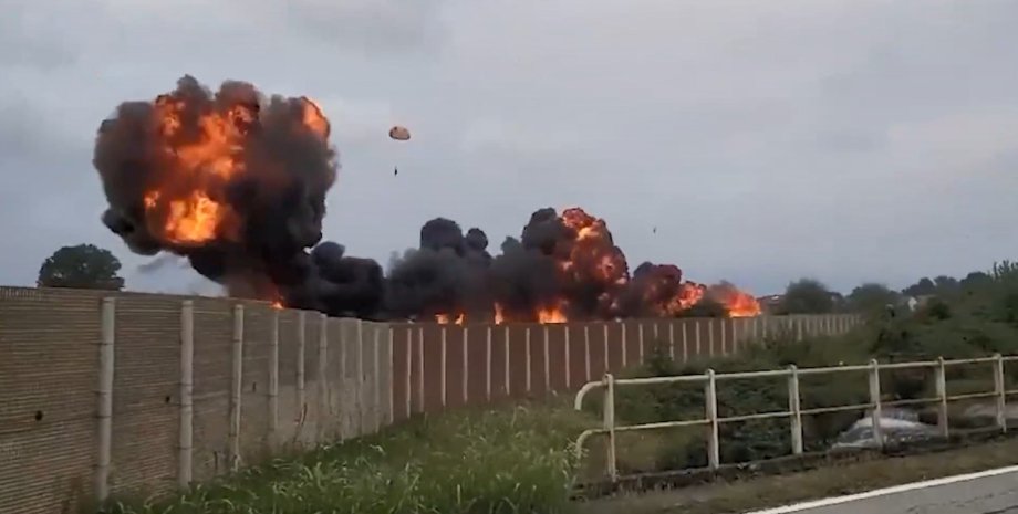 Падение самолета ВВС Италии падение самолета ВВС Италии, авиакатастрофа, авиакатастрофа Италия, авиакатастрофа самолет, авиакатастрофа военный самолет, авиакатастрофа фото