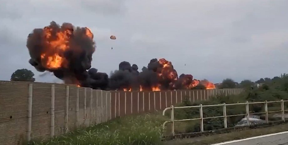 падение самолета ВВС Италии, авиакатастрофа, авиакатастрофа Италия, авиакатастрофа самолет, авиакатастрофа военный самолет, авиакатастрофа фото