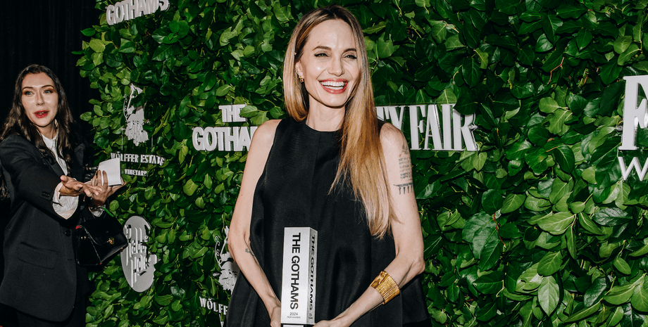 Ерлі-зайыптылар мен қызметшінің порносы