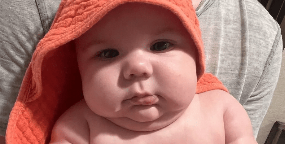 Малюк дуже швидко набирає вагу