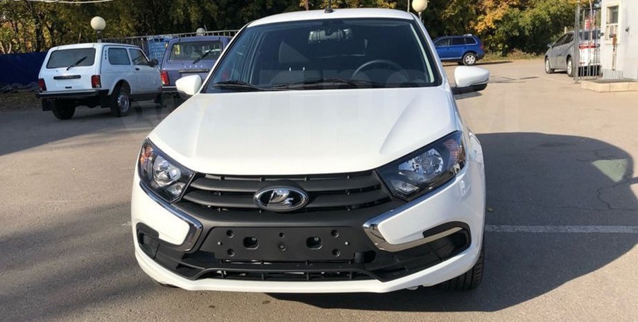 Lada Granta, Лада Гранта, виробництво Лада, санкції проти Росії, спрощені ВАЗ, спрощені автомобілі