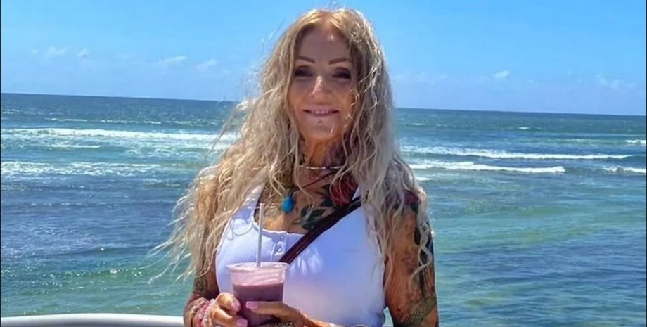 Лоррейн Кассар на пляжі в Мельбурні має вигляд на двадцять років молодший за свої роки