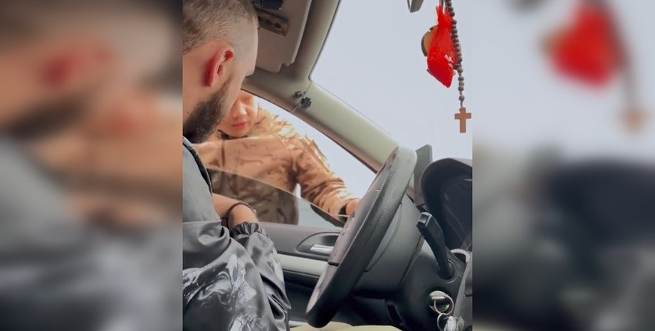 Видео с военным, военный на блокпосту, военный Игорь Дутчак, Дутчак ВСУ, Дутчак блокпост, Дутчак жена, Дутчак история