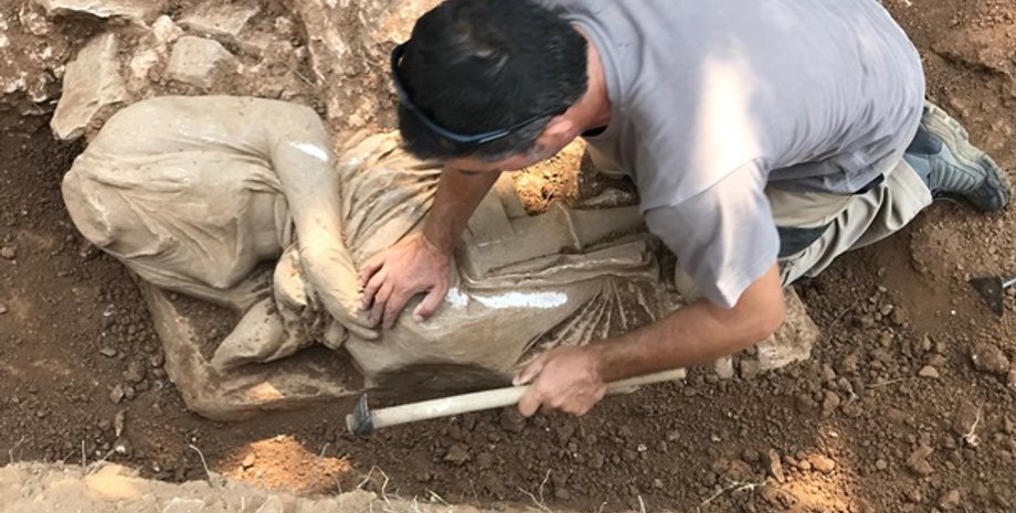 скарб, знахідка, Греція, статуї, археологи