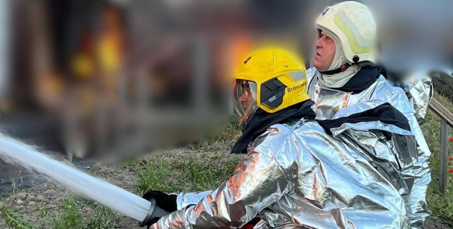 В Киевской области спасатели работают на месте, чтобы ликвидировать возгорание дснс, киевская область, бпла, шахэды