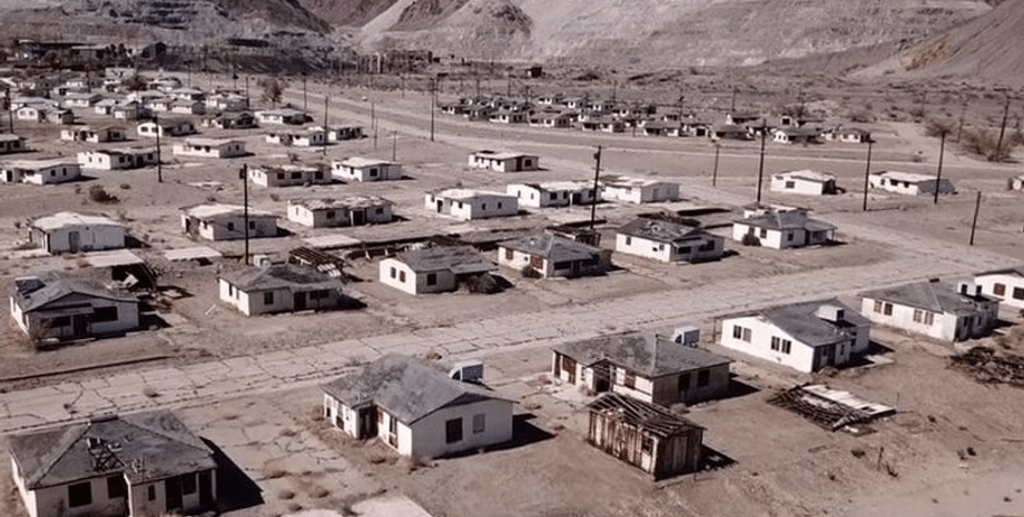 Місто-примара, Гол Маунтін, занедбане місто, занедбані будинки, зруйновані будинки, руїни, знімальний майданчик, фільми,