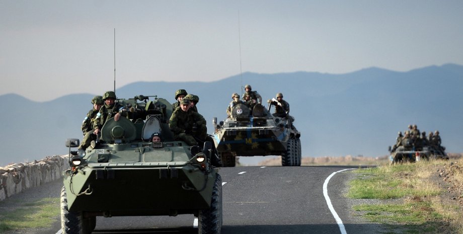 Российские военные на БТР