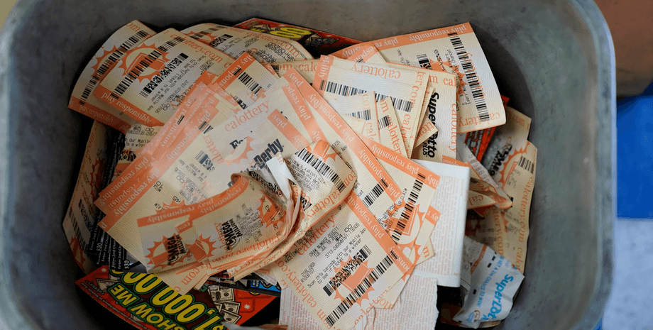 Лотерейні квитки, лотерея, викинули лотерейний квиток, приз, грошовий приз, джекпот, перемога в лотереї, шанс на перемогу в лотереї