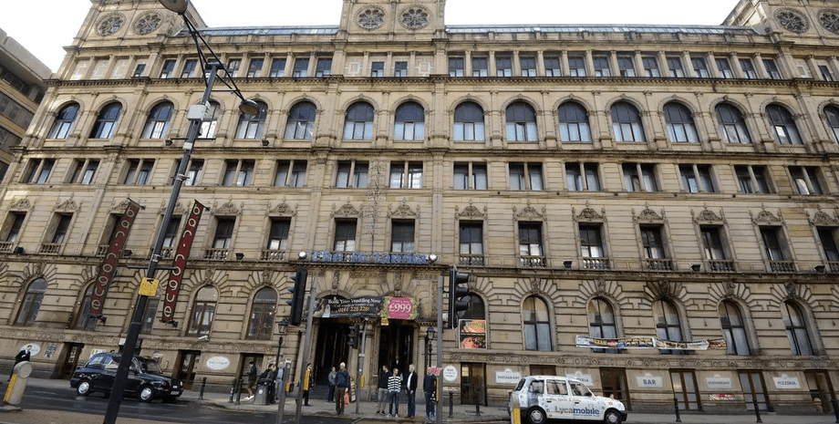 "Темні тіні та рухи дзеркал": люксовий готель в Британії досі продовжує лякати туристів (фото)