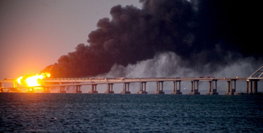Вибух на Кримському мості, пожежа на Кримському мості, диверсія на Кримському мості, Національний антитерористичний комітет РФ, Кримський міст перекрито