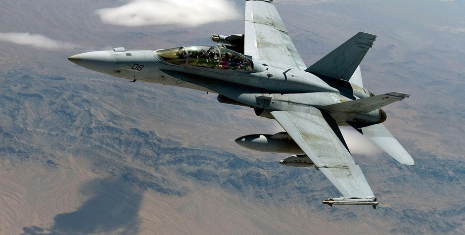 истребитель F/A-18 Hornet