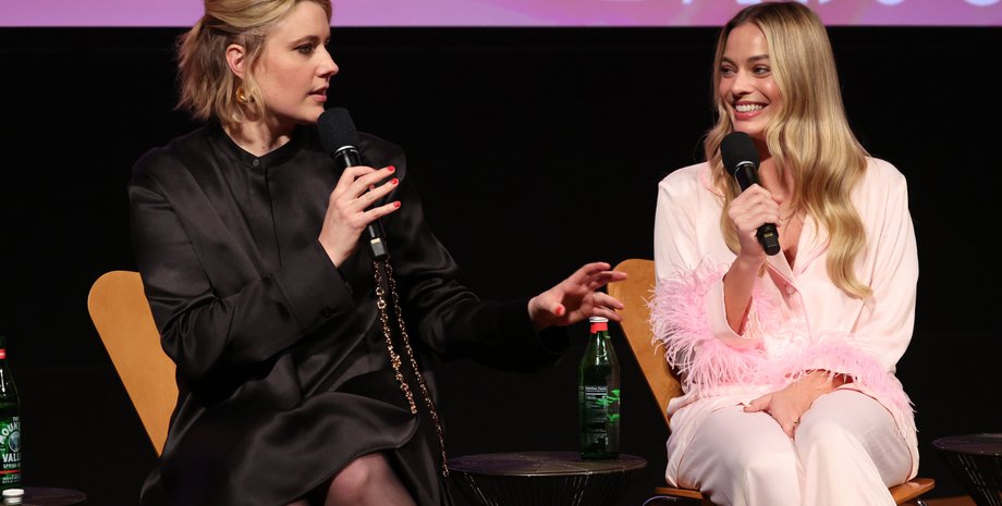 Ґрета Ґервіг та Марго Роббі, марго роббі барбі, фільм барбі, акторка барбі, піжама з пірʼям, Sleeper, грета гервіг