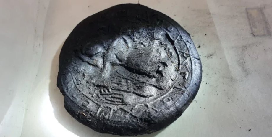 археологи обнаружили 1300-летний хлеб для христианского обряда