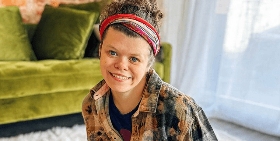 девушка, комната, диван