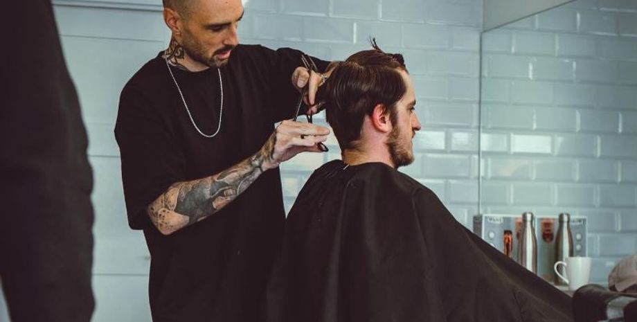 Модная стрижка для мужчин с фото, курьезы, парикмахер предлагает мужчинам бесплатные прически, что не так с этим предложением