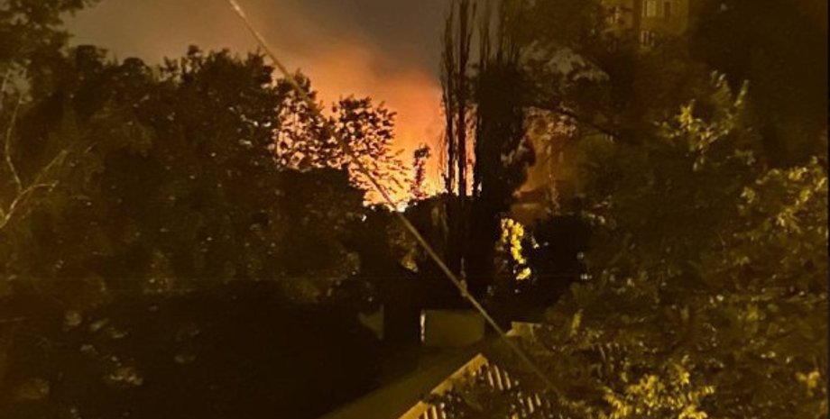 пожар, Донецкий университет экономики и торговли, обстрел, Донецк