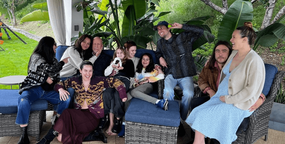 брюс уиллис жена, брюс уиллис деми мур, дочь брюса уиллиса, брюс уиллис деменция, день благодарения, эмма хеминг уиллис