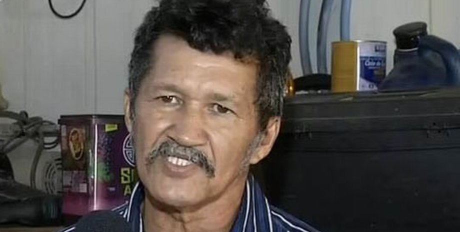 Водій таксі, чоловік, працює водієм, банківський переказ,