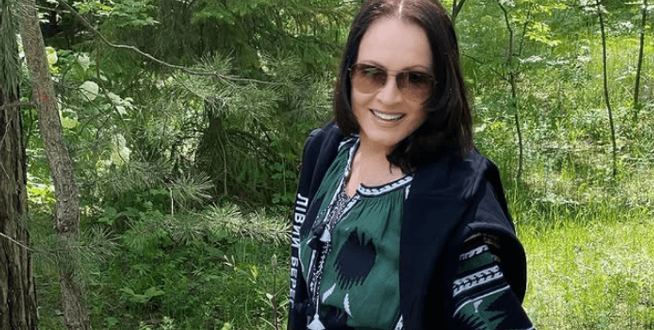 София Ротару, деревья, трава