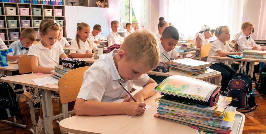 школа, урок, 1 сентября, школьники за партами - фото