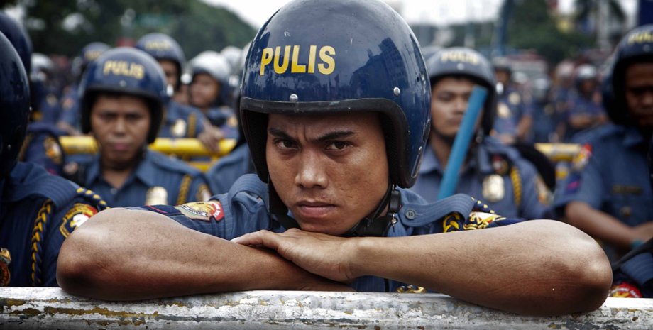 Филиппинский полицейский / Фото: informationng.com
