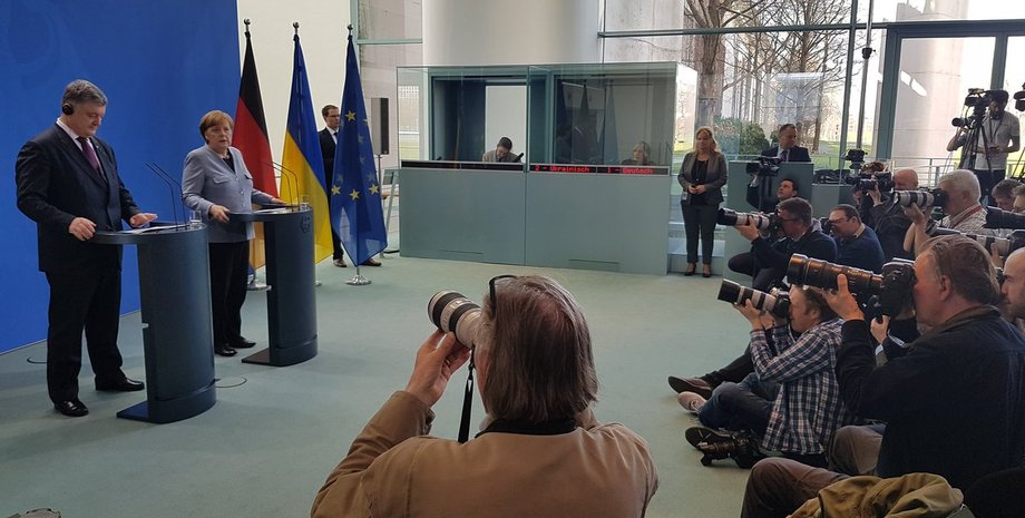 Петр Порошенко и Ангела Меркель / Фото: twitter.com/STsegolko