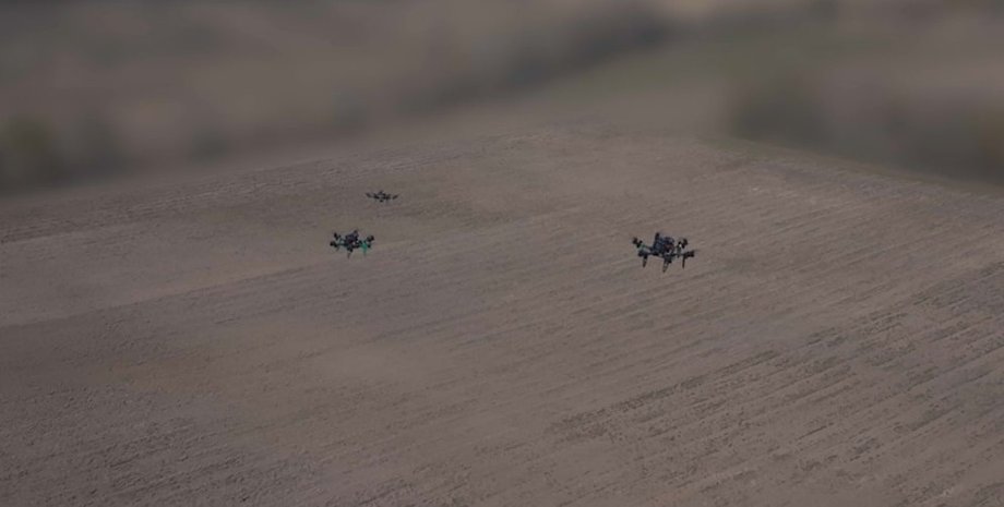 Рій дронів Swarmer Система Swarmer керує роєм дронів