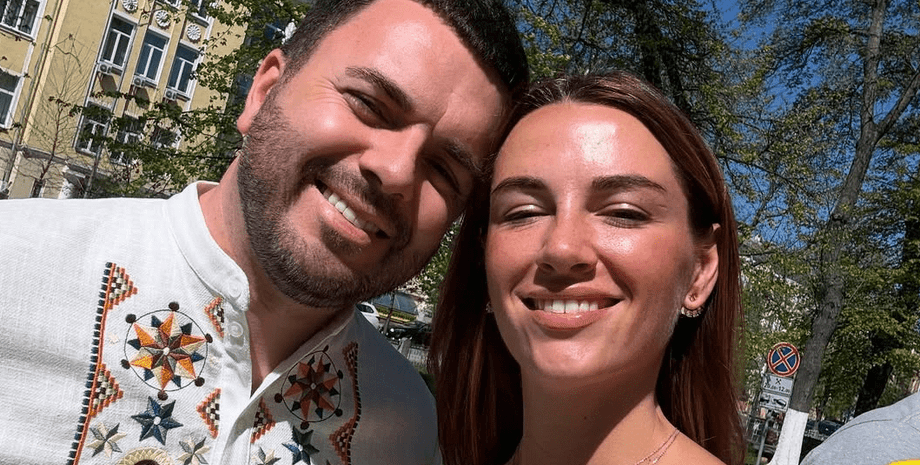 Григорій Решетнік  у вишиванці з дружиною