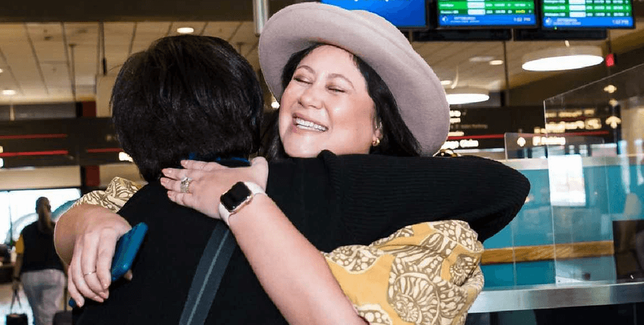 Жінка загубила діамант, сімейна цінність, знайшли діамант, аеропорт, знайшли діамант у туалеті, дорогоцінний камінь, прикраса