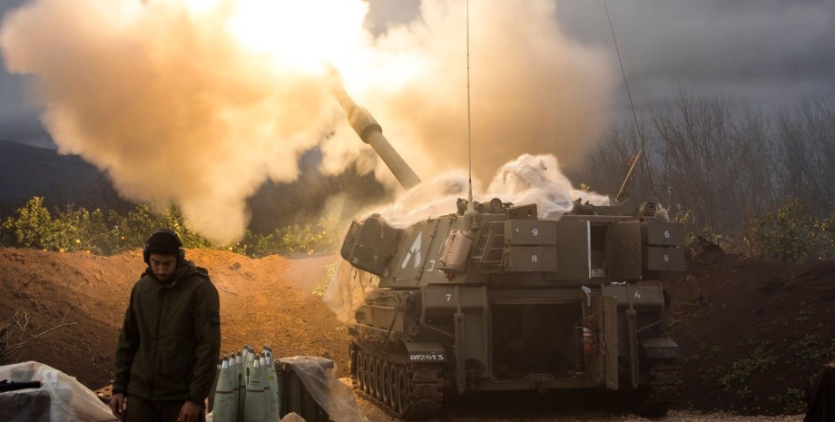 Выстрел из военной техники Выстрел из военной техники