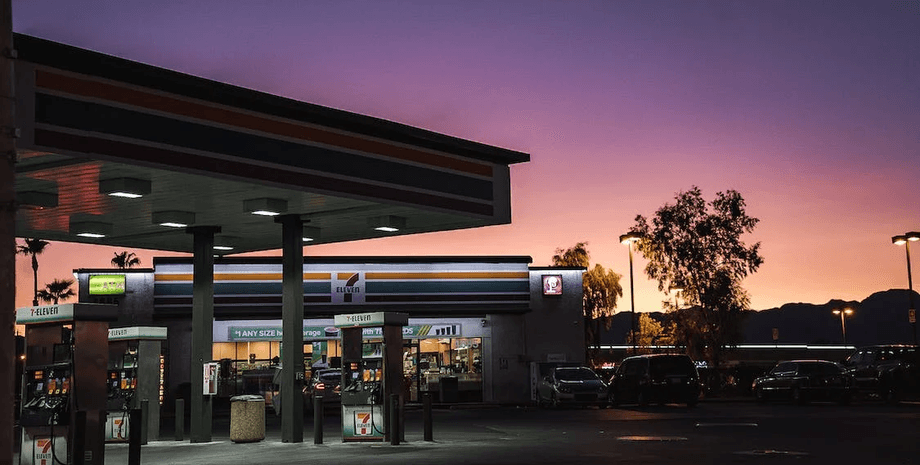 Грабители, воры, ограбление заправки, хотел уйти домой раньше, подставное ограбление, полиция,