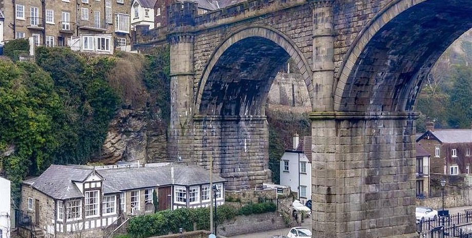 дом под мостом, дом тролля, йоркшир, виадук