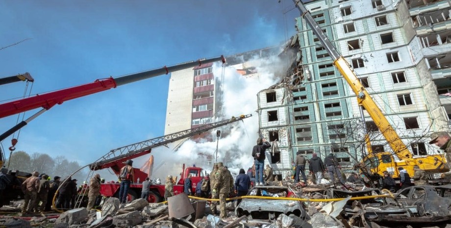 Война в Украине, Умань, ракетный удар, разрушенный дом