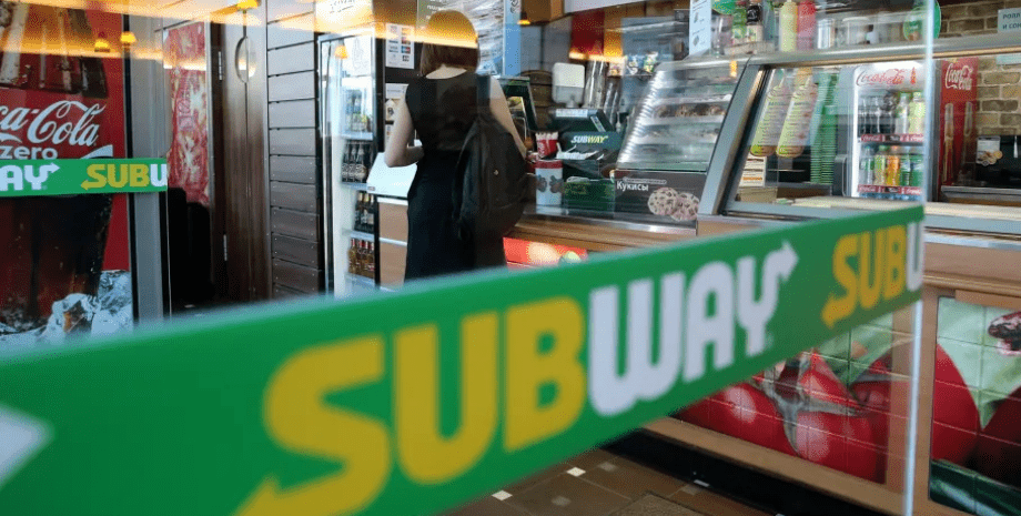Subway, сеть ресторанов, еда, бонусные баллы, женщина купила сэндвич, 7 тысяч долларов за сэндвич, дала чаевые, сэндвич с салями