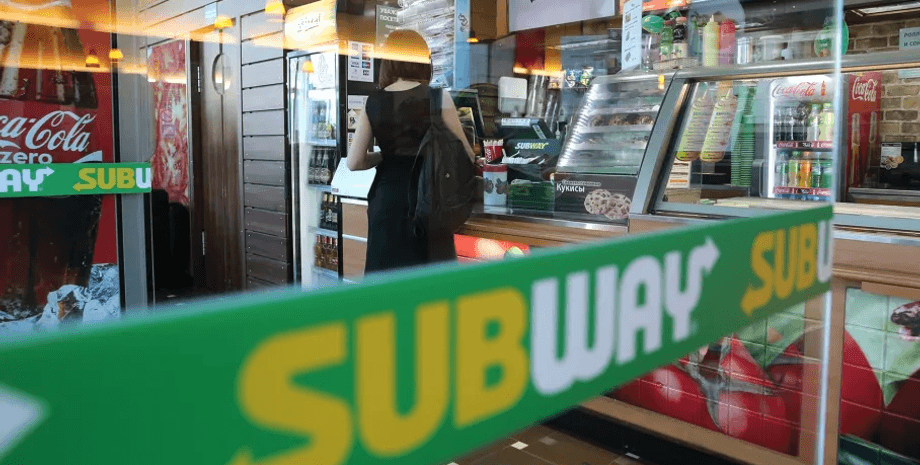 Subway, сеть ресторанов, еда, бонусные баллы, женщина купила сэндвич, 7 тысяч долларов за сэндвич, дала чаевые, сэндвич с салями