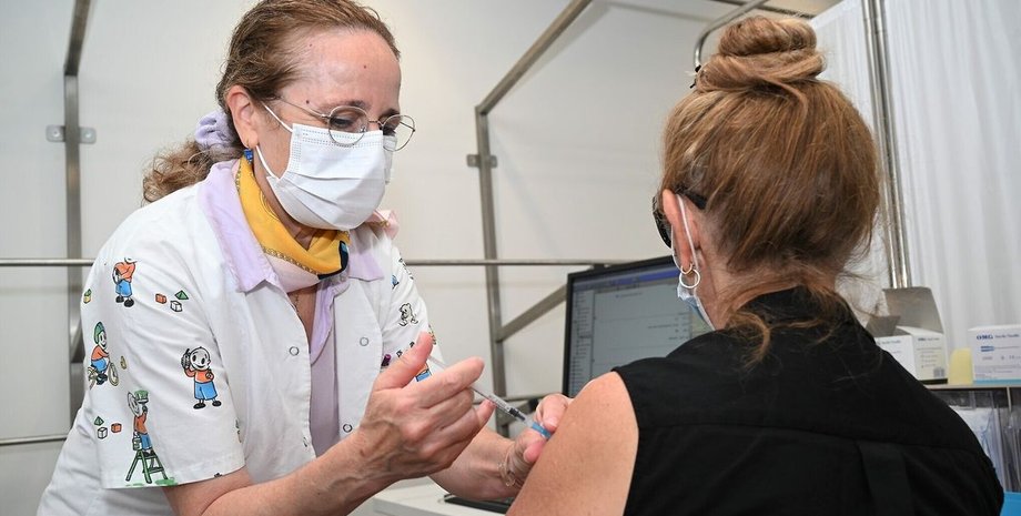 Вакцинация, бустер, COVID-19