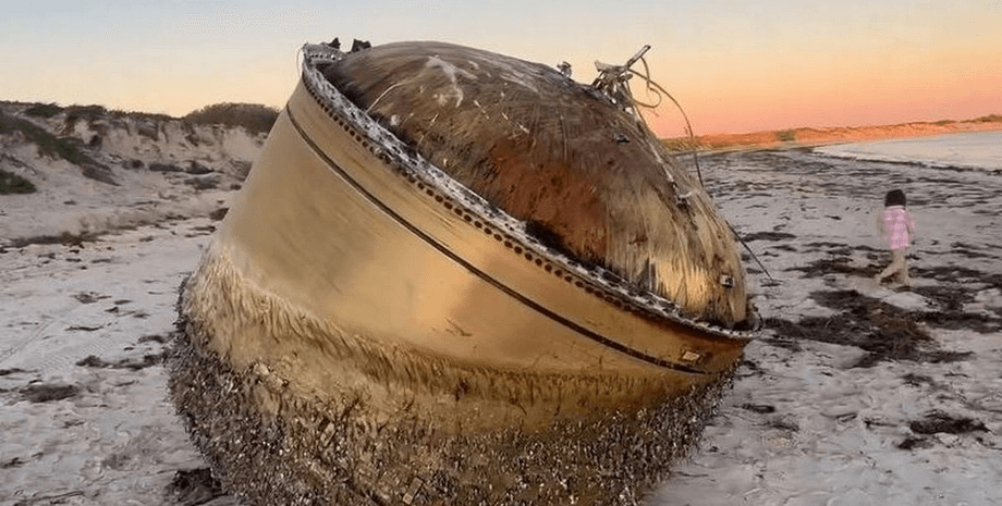 Загадковий об'єкт, викинуло на берег, викинуло на пляж, поліція, представники влади, небезпечно для людей, розслідування