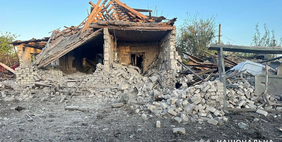 Зруйнований будинок, обстріл Доннечини