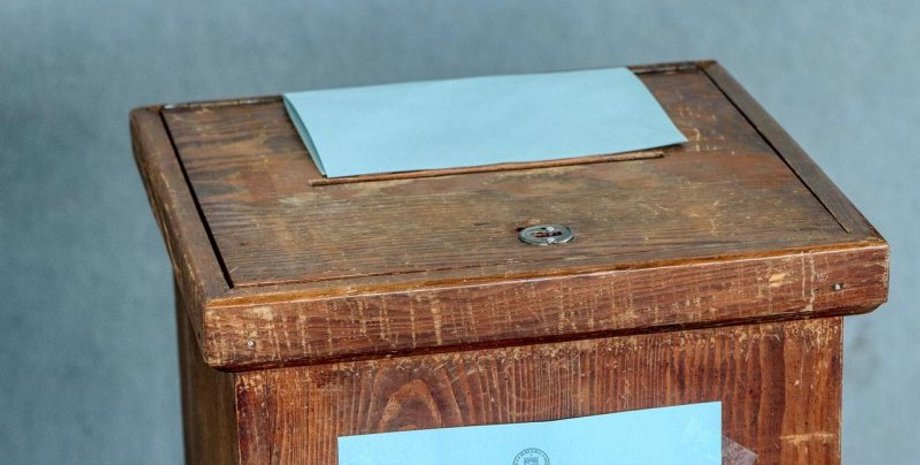 Урна на выборах, выборы, выборы в Канаде, небольшой город, нет кандидатов, пост мэра, скорые выбора, голосование, никто не хочет быть мэром