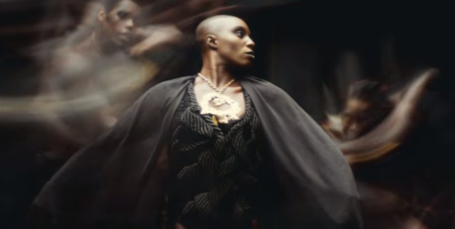 Кадр из клипа Laura Mvula "Overcome"