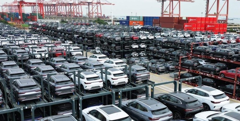 китайські авто, шпигунство, машина стежить, авто стежить