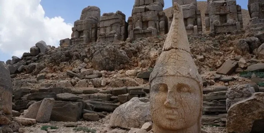 руины, статуя, известь, консервация, реставрация, гора, история, защита, скульптура, вода, дождь, снег, результат, влияние, артефакт, камень, курган, ученые, смесь, Турция, Немрут