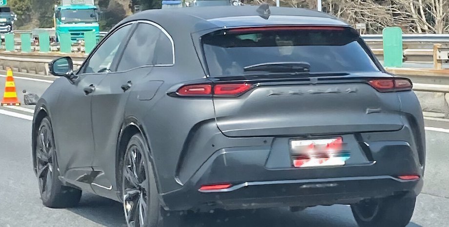 кроссовер Тойота, Toyota Crown, Toyota Crown Sport, Toyota Crown 2023, новая Toyota Crown